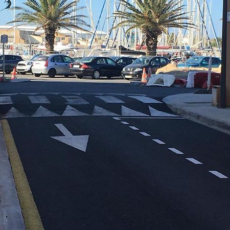 F2 Port De Canet Esterno foto