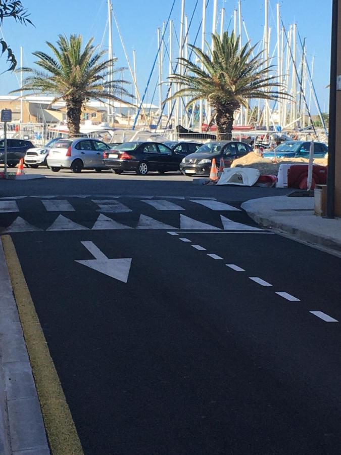 F2 Port De Canet Esterno foto